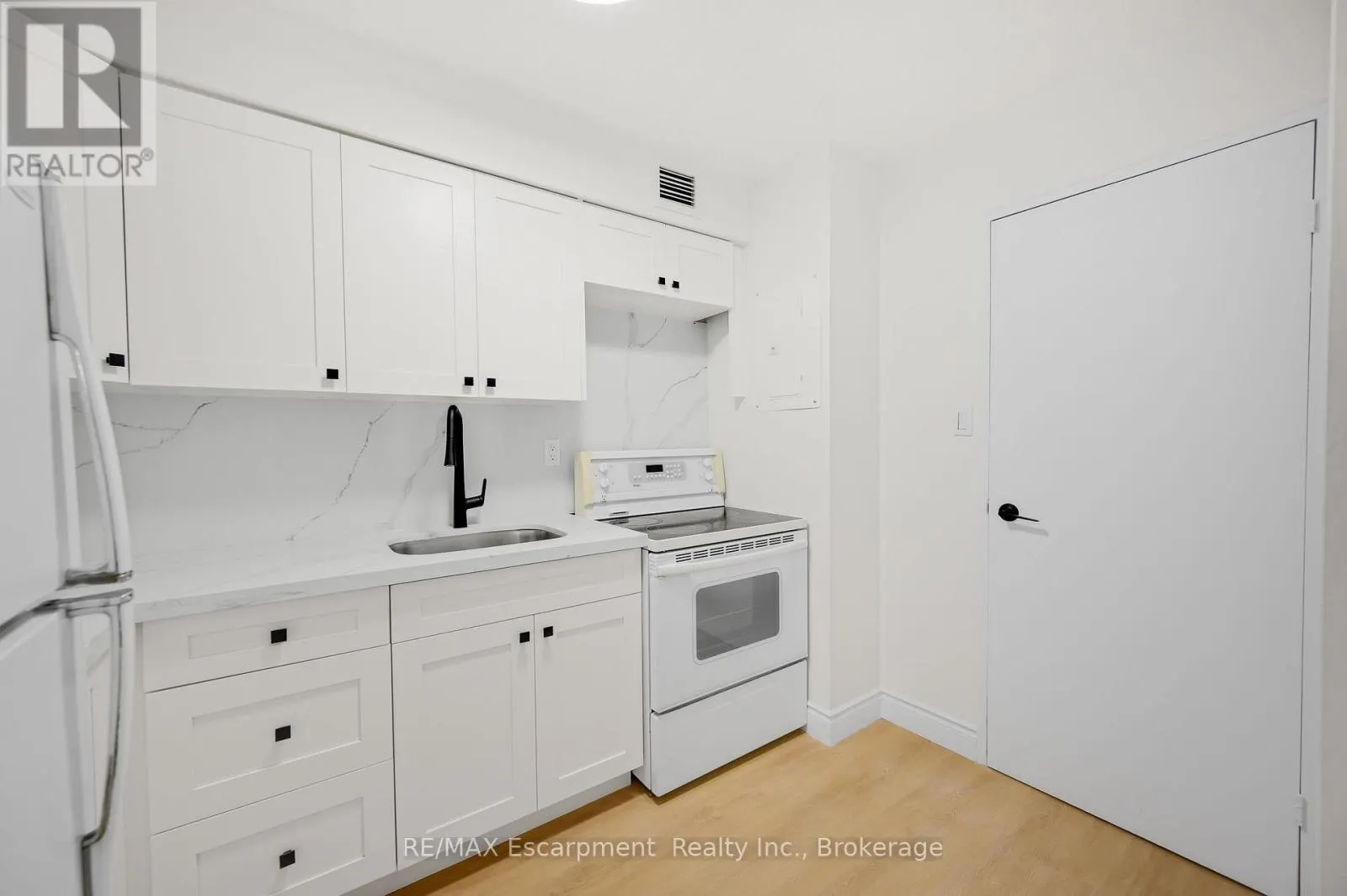 310 - 975 WARWICK COURT #310