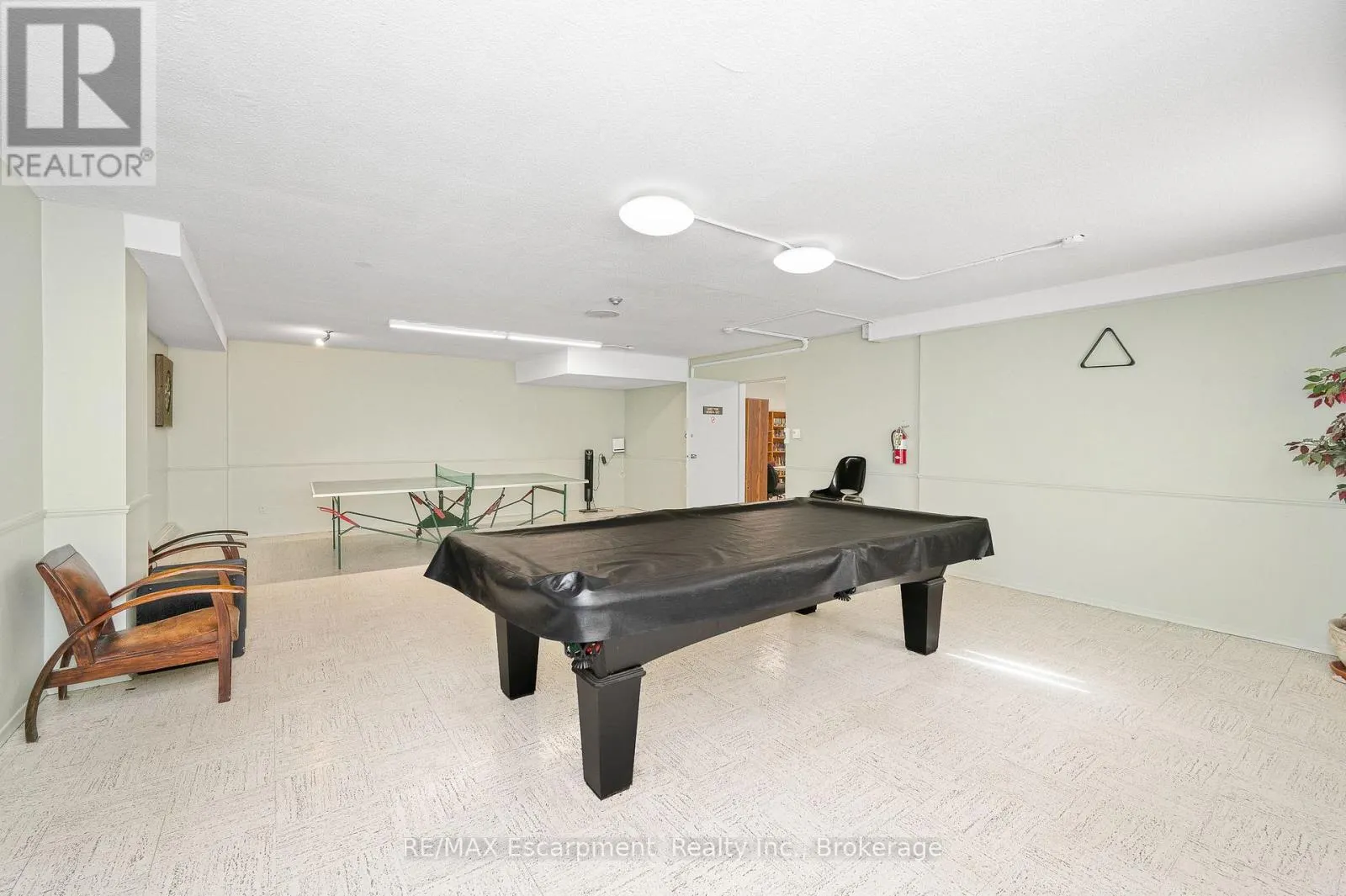 310 - 975 WARWICK COURT #310