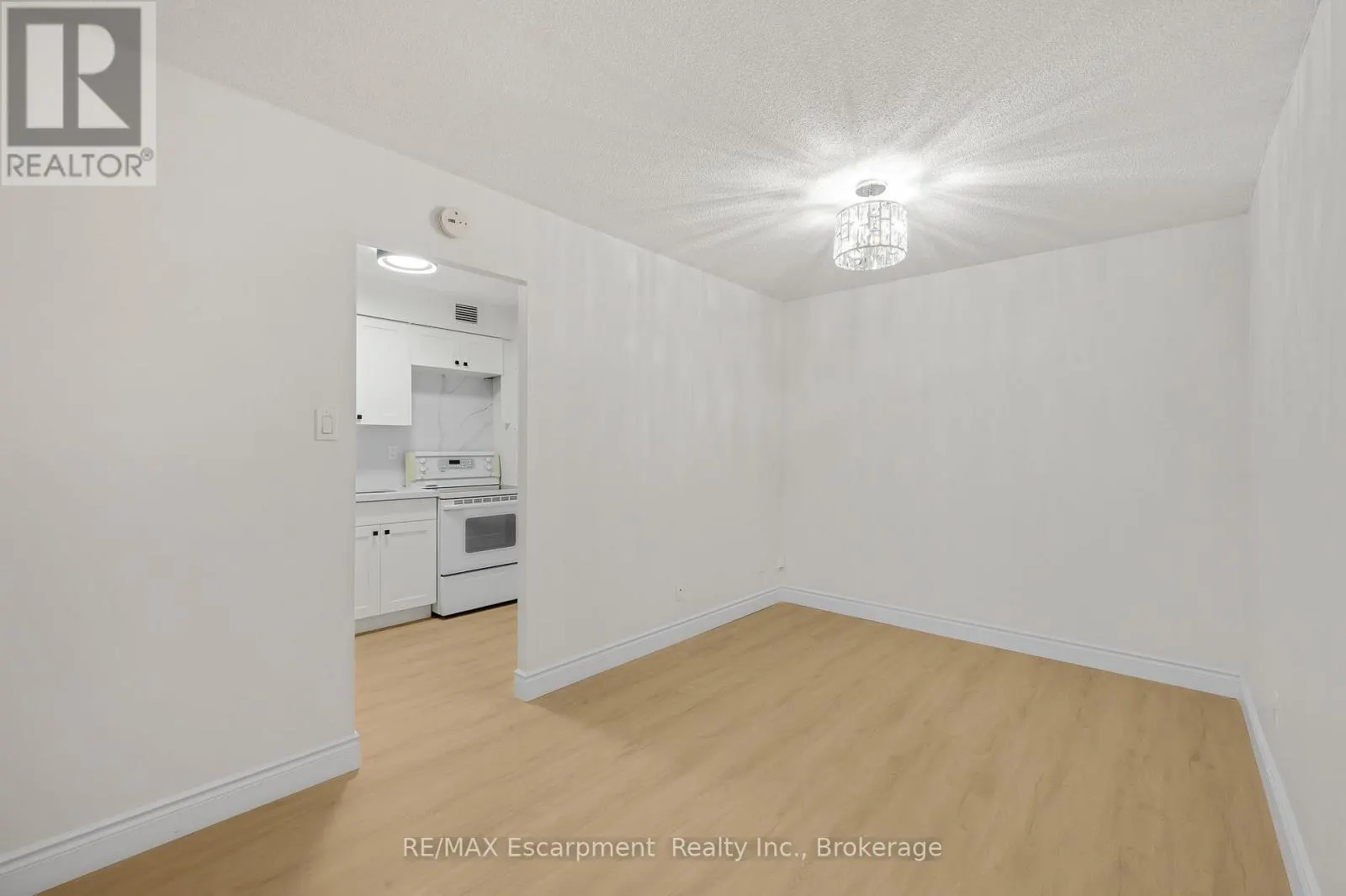 310 - 975 WARWICK COURT #310