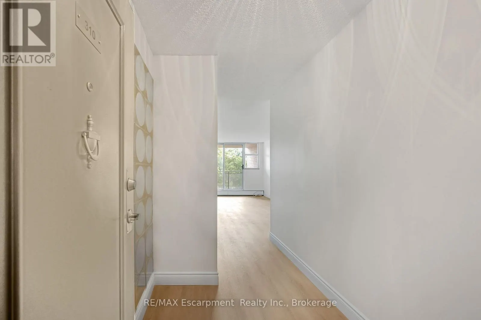 310 - 975 WARWICK COURT #310