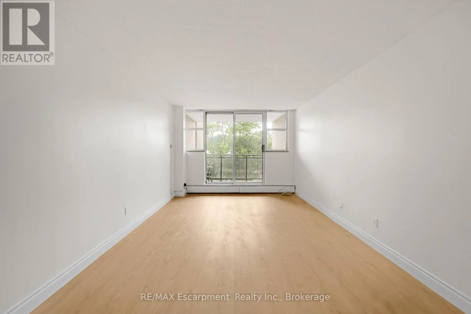 310 - 975 WARWICK COURT #310