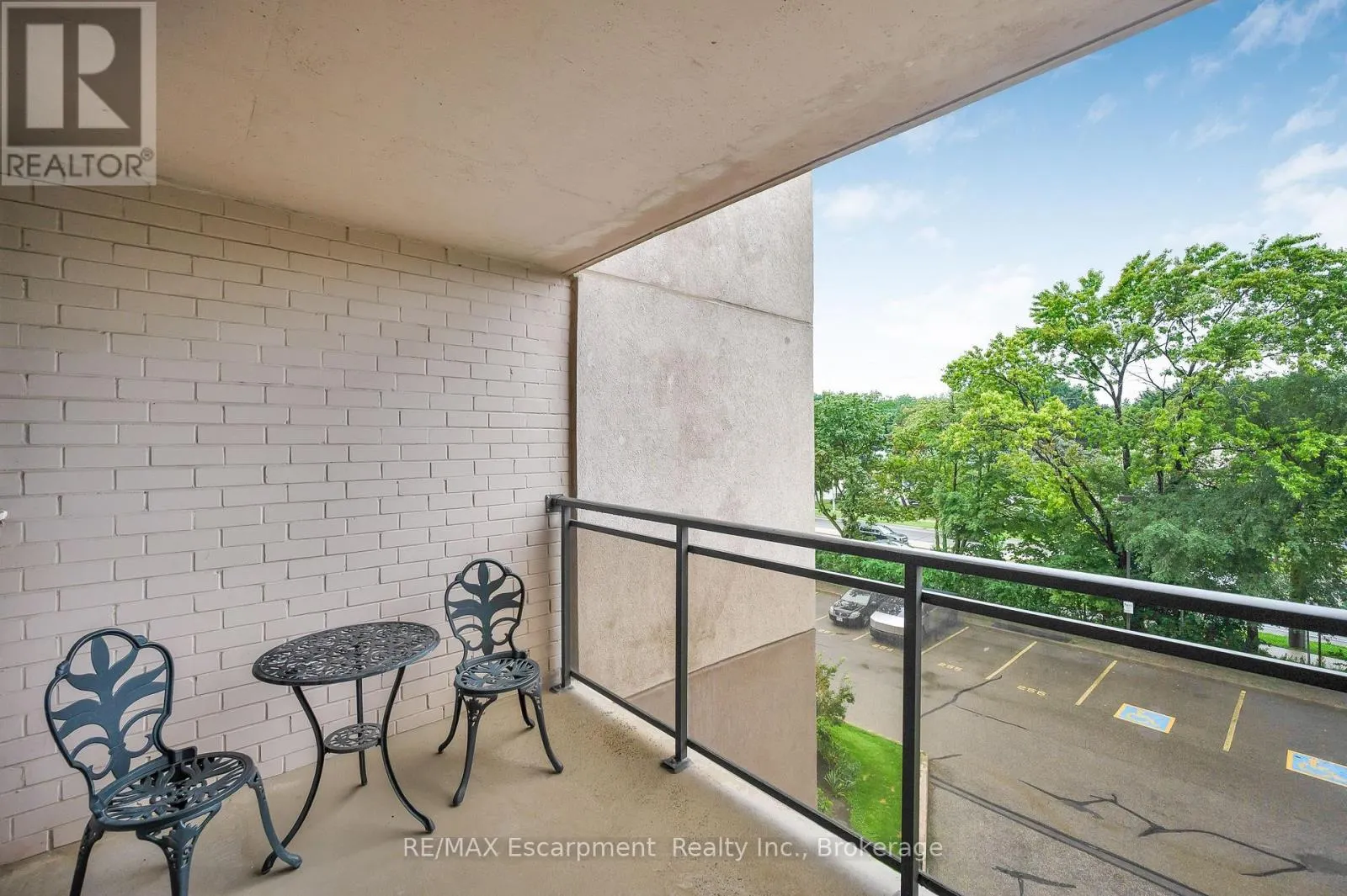 310 - 975 WARWICK COURT #310