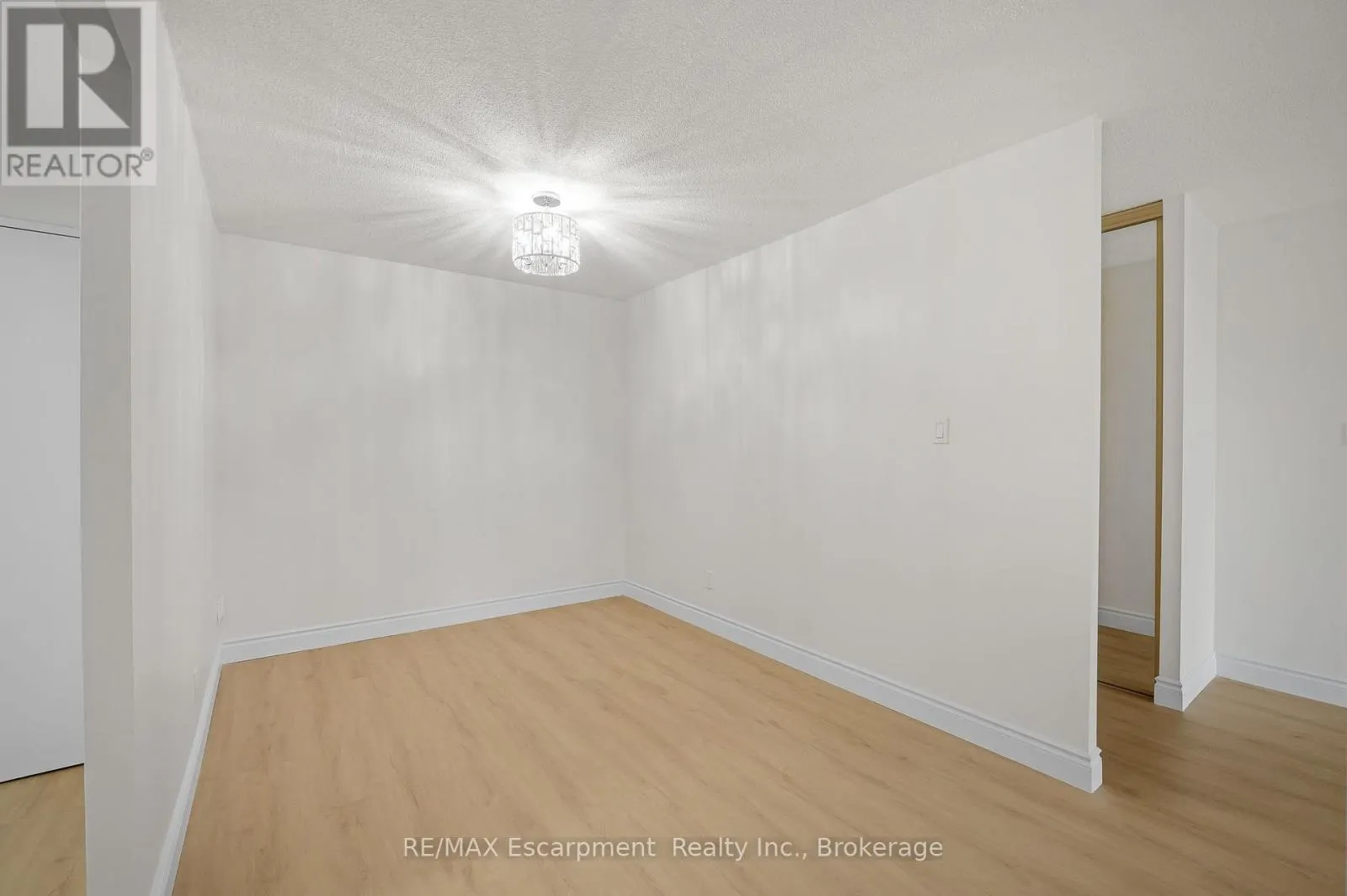 310 - 975 WARWICK COURT #310