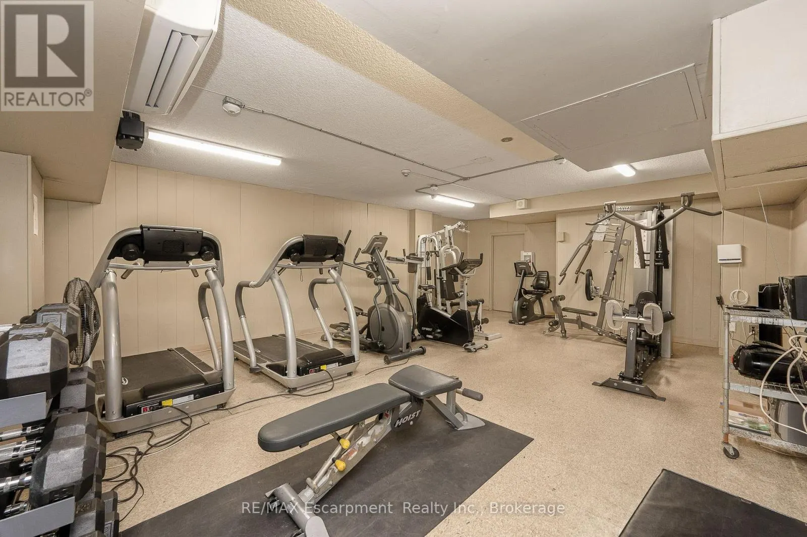 310 - 975 WARWICK COURT #310