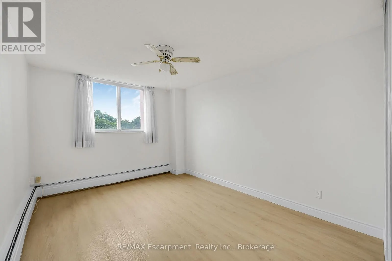 310 - 975 WARWICK COURT #310