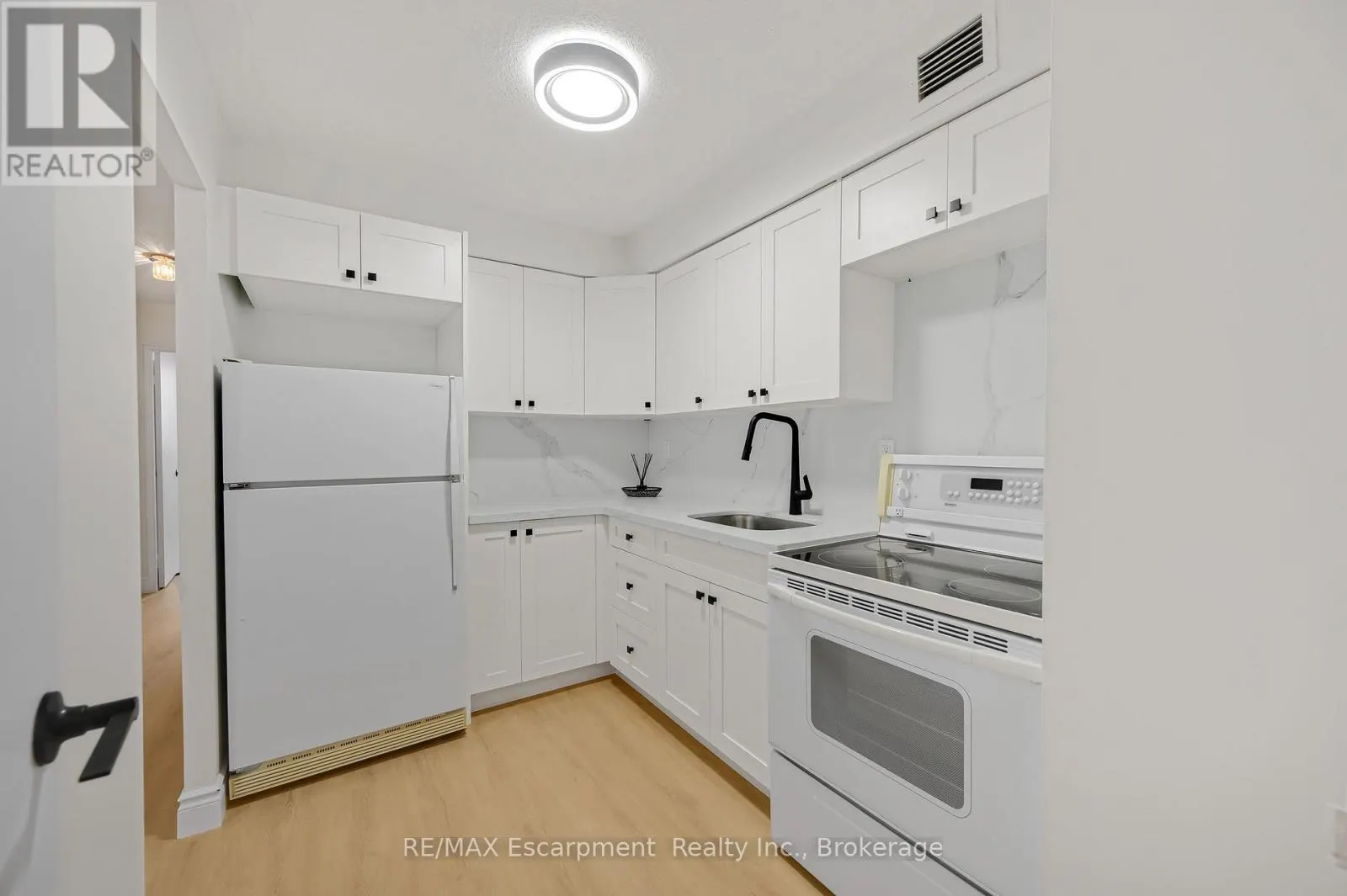 310 - 975 WARWICK COURT #310
