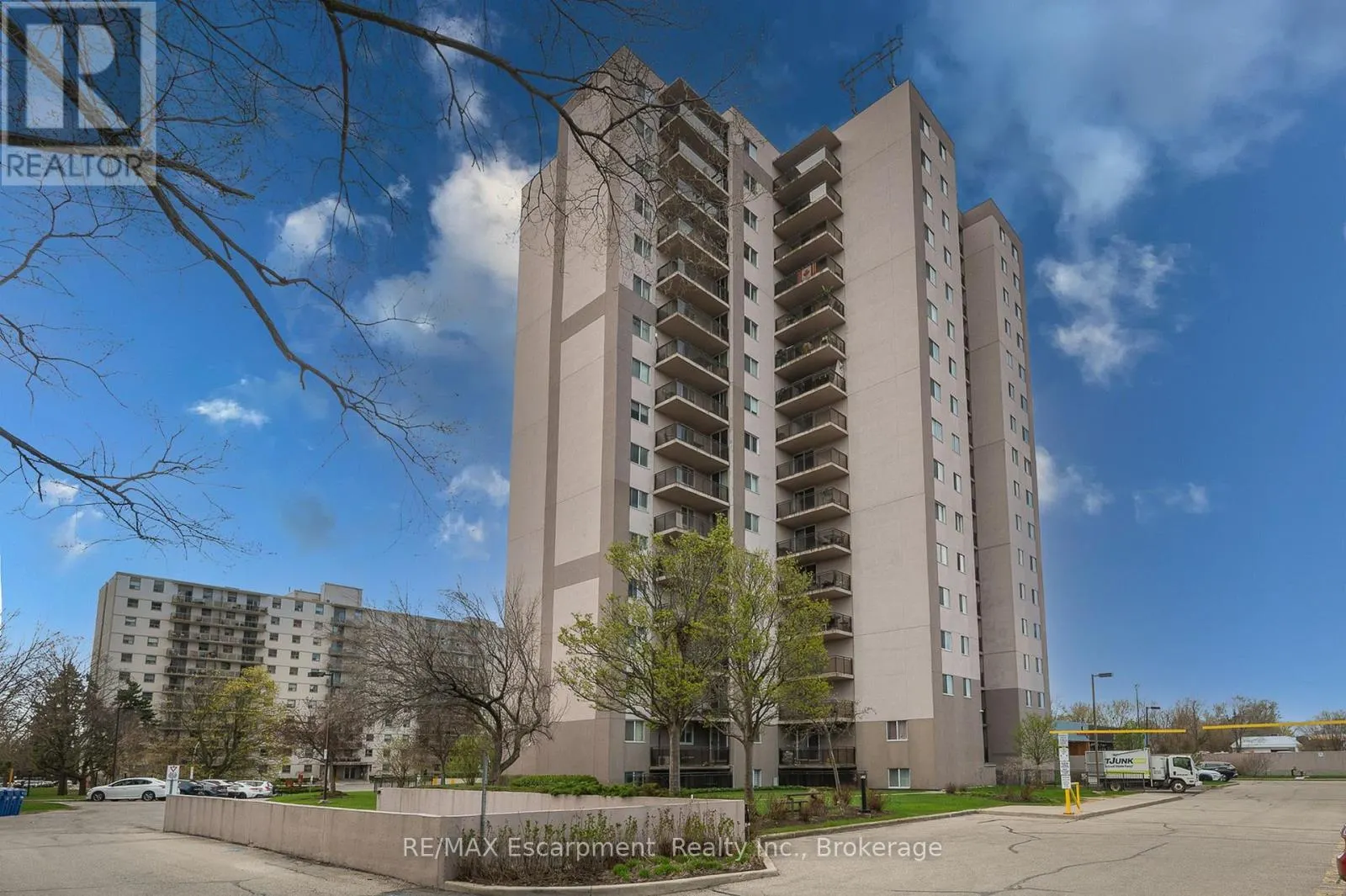 310 - 975 WARWICK COURT #310