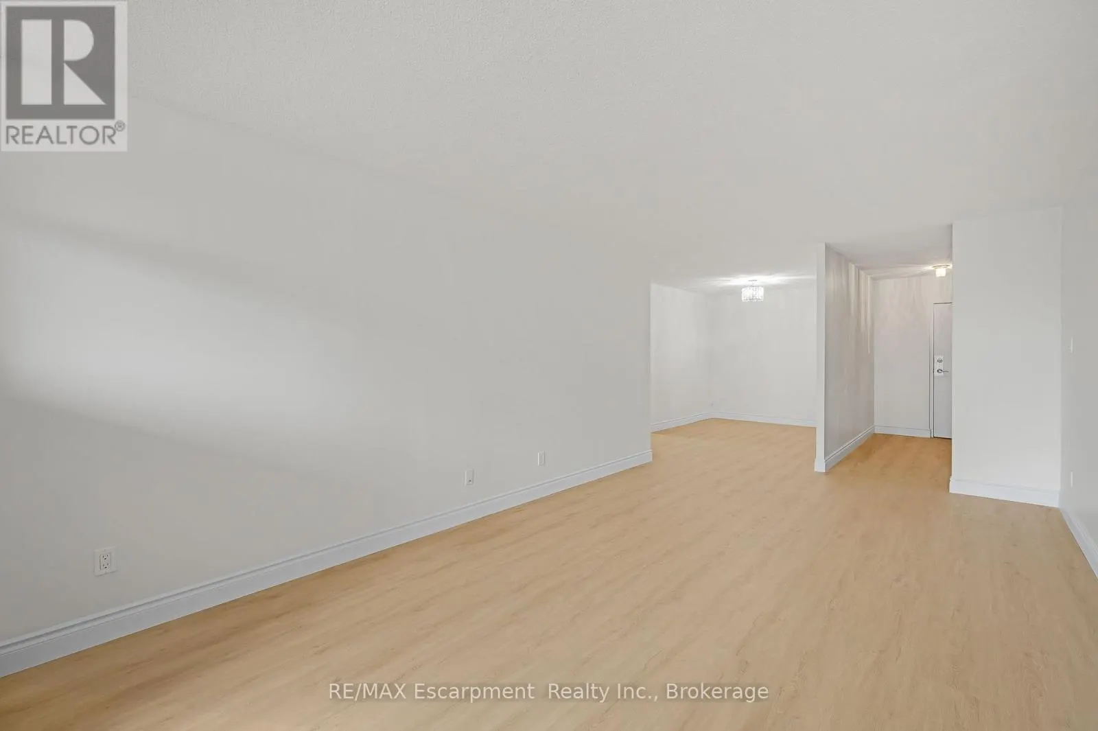 310 - 975 WARWICK COURT #310