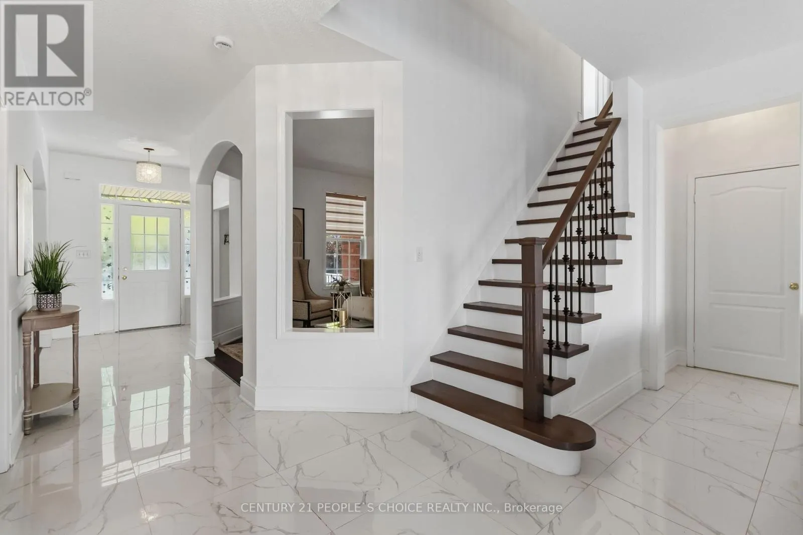 1580 EARL CRESCENT