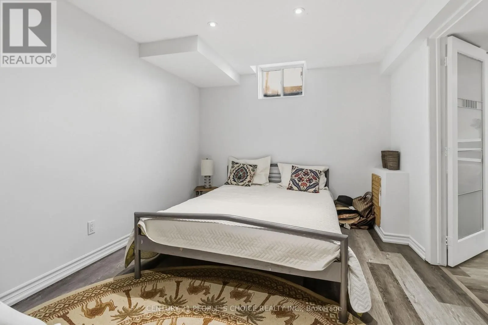 1580 EARL CRESCENT