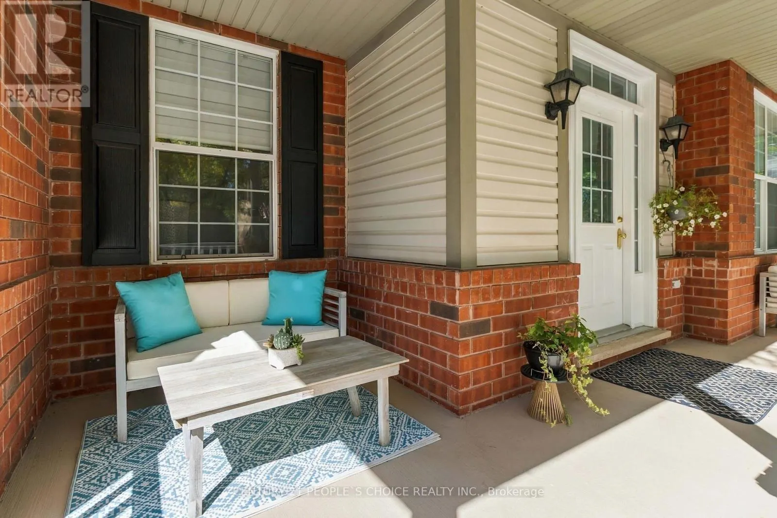 1580 EARL CRESCENT