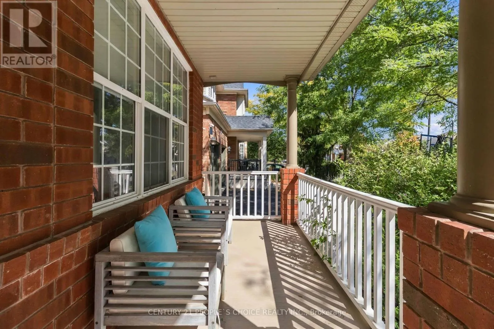 1580 EARL CRESCENT