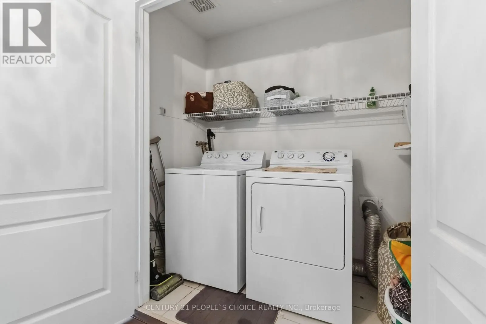 1580 EARL CRESCENT