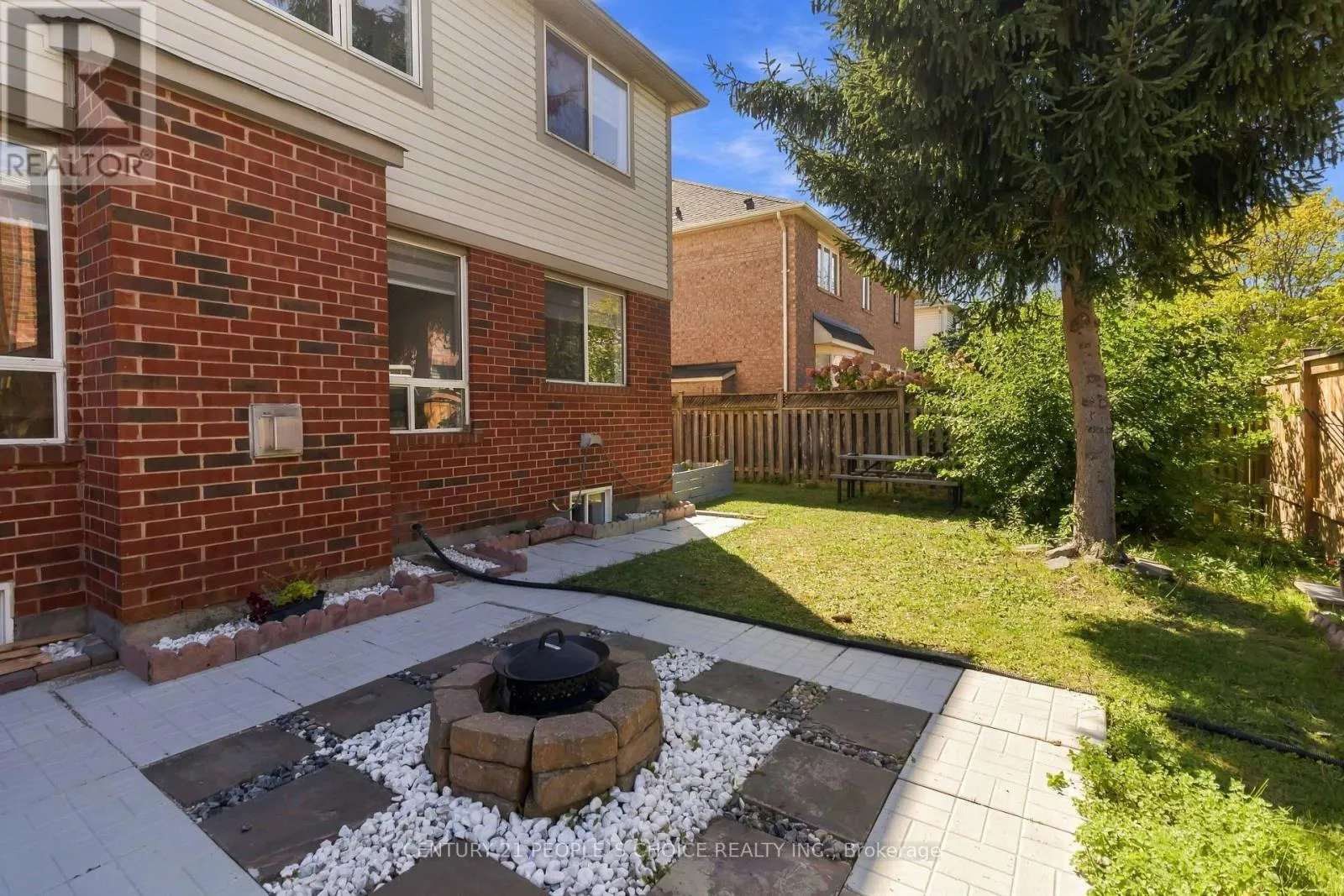 1580 EARL CRESCENT