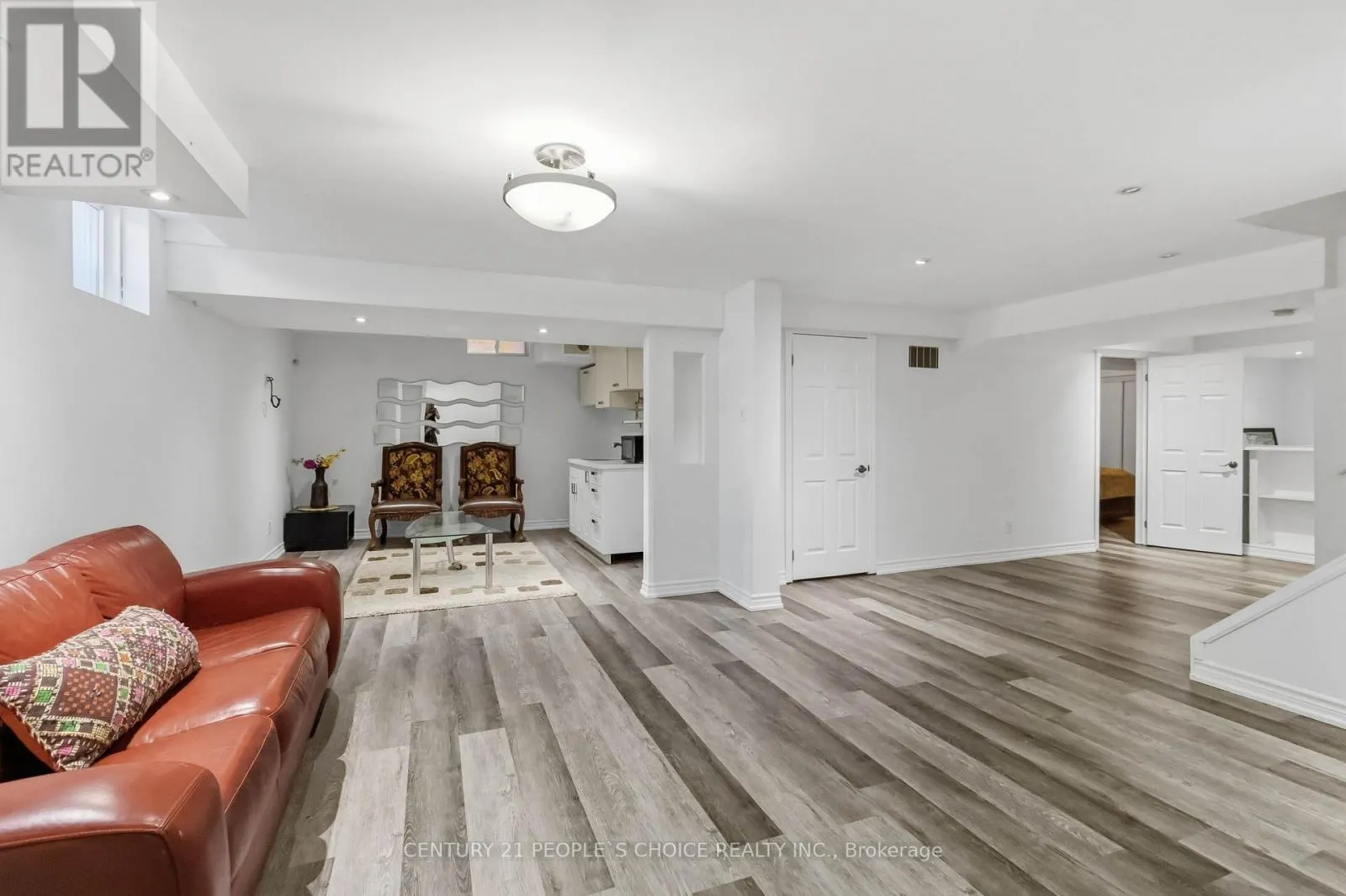 1580 EARL CRESCENT