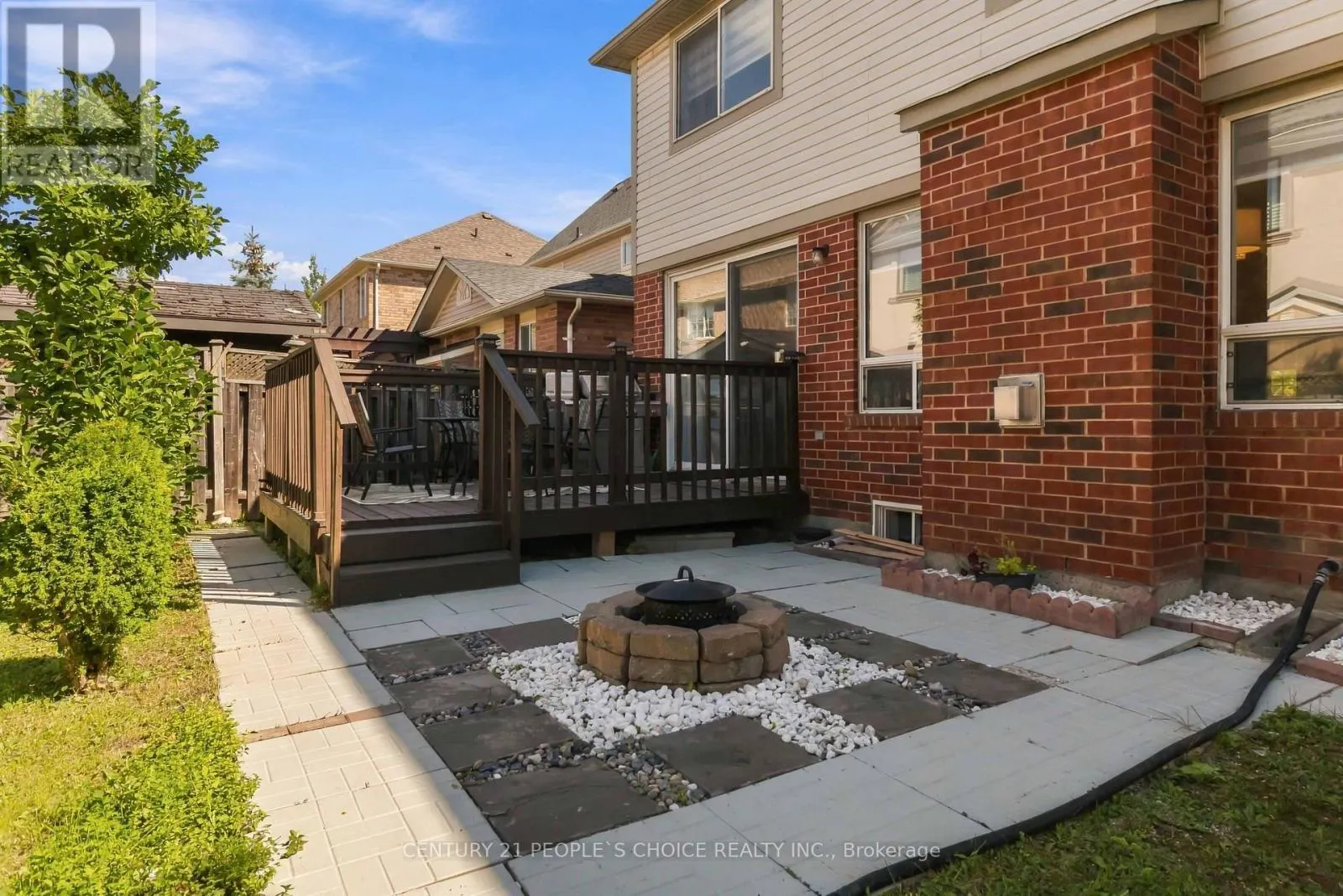 1580 EARL CRESCENT