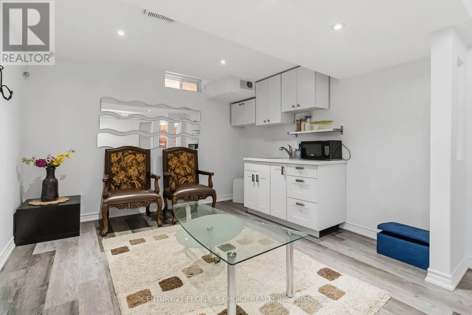 1580 EARL CRESCENT