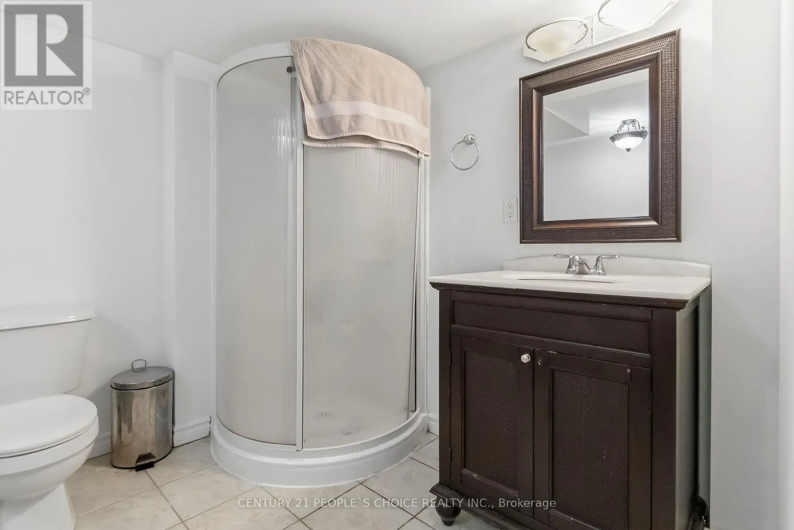 1580 EARL CRESCENT