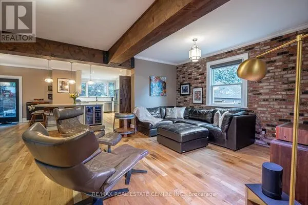 283 PLAINS ROAD W