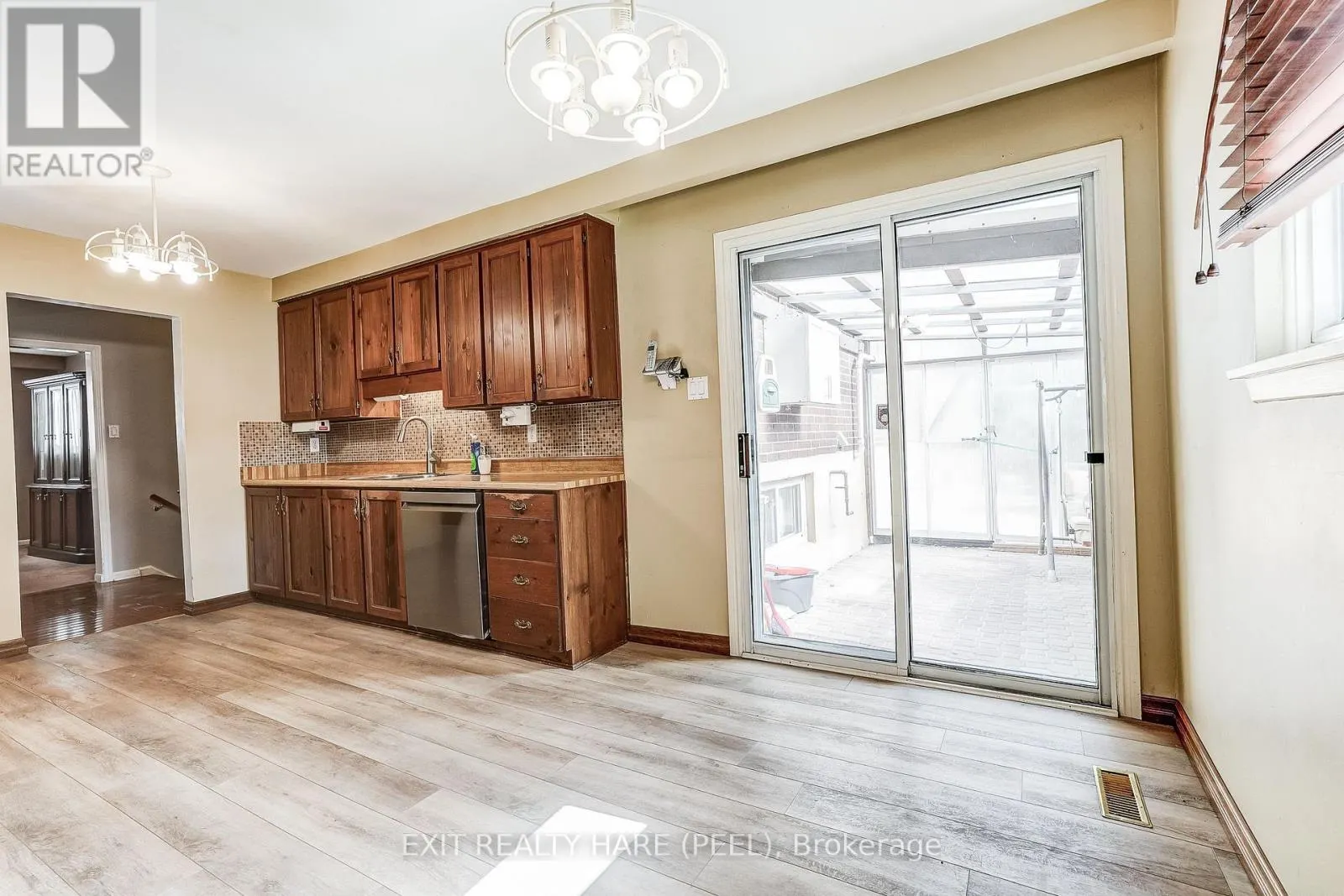 76 BIRCHVIEW CRESCENT