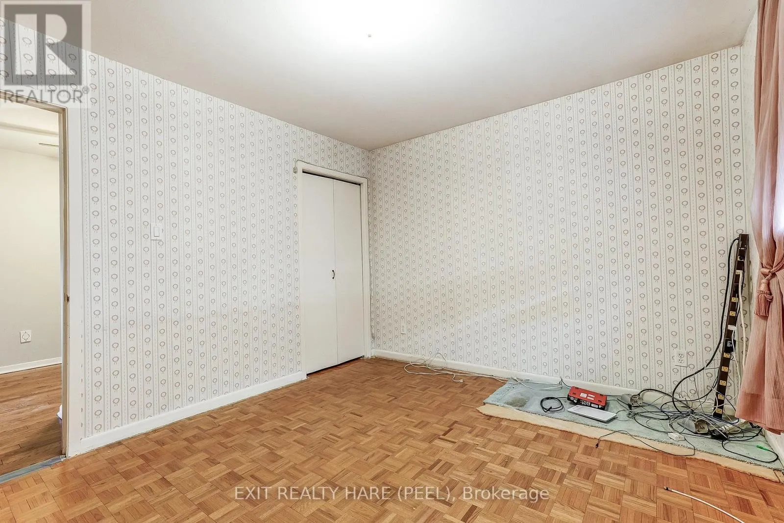 76 BIRCHVIEW CRESCENT