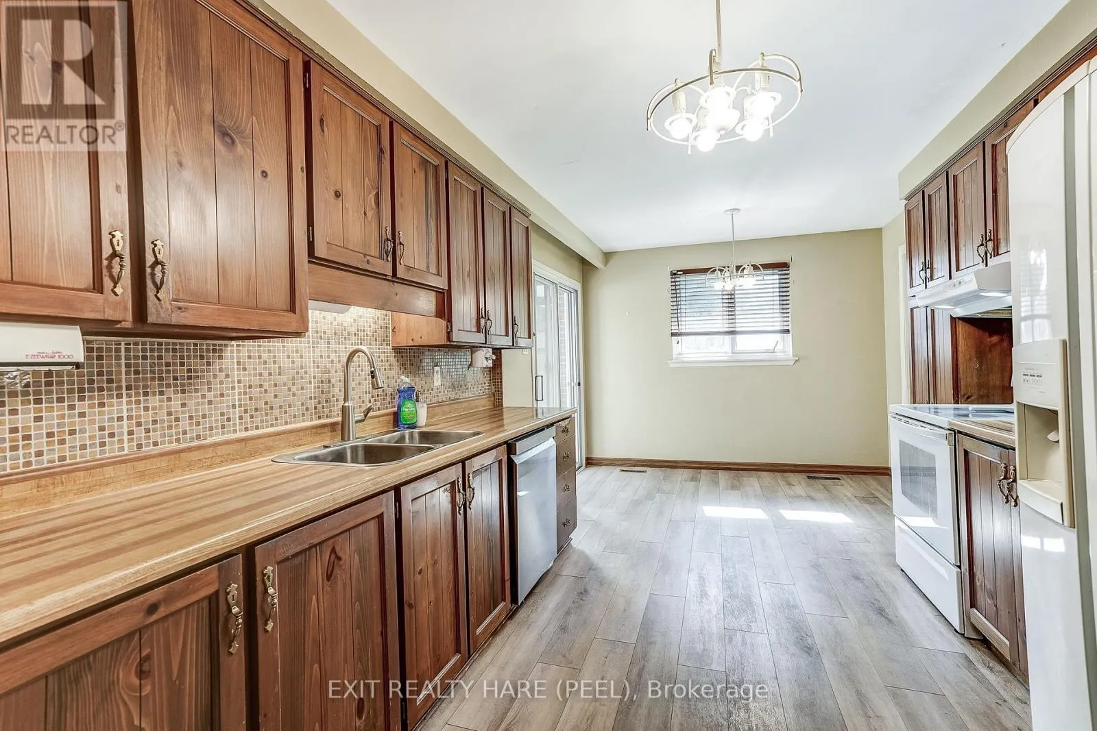 76 BIRCHVIEW CRESCENT