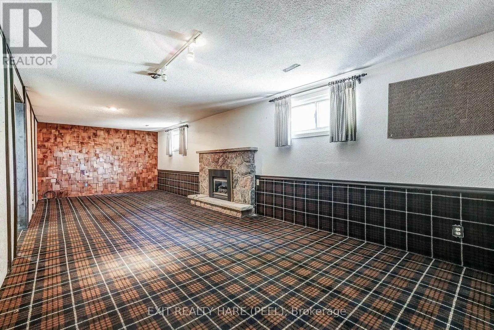 76 BIRCHVIEW CRESCENT
