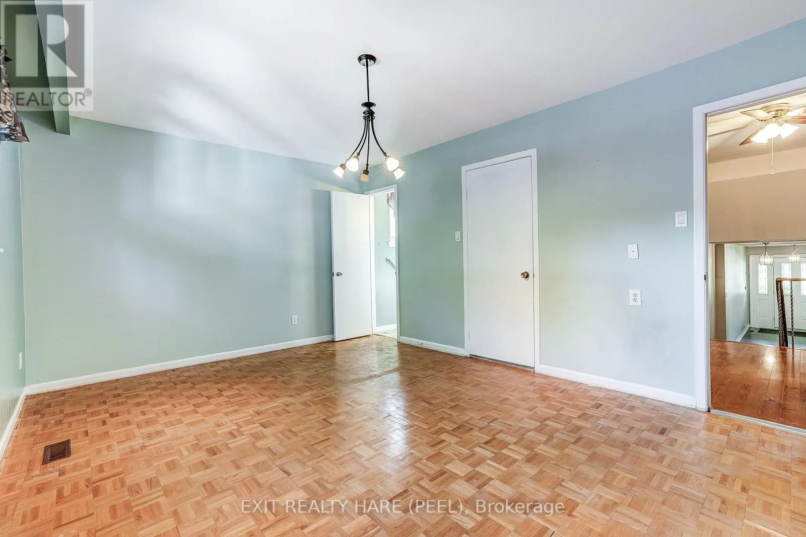 76 BIRCHVIEW CRESCENT