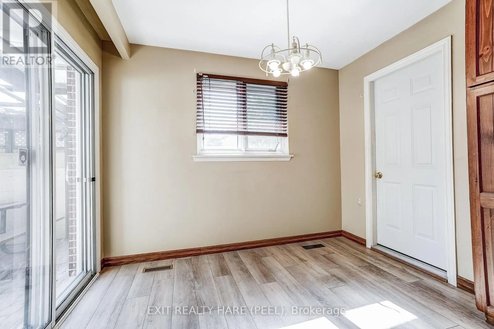 76 BIRCHVIEW CRESCENT