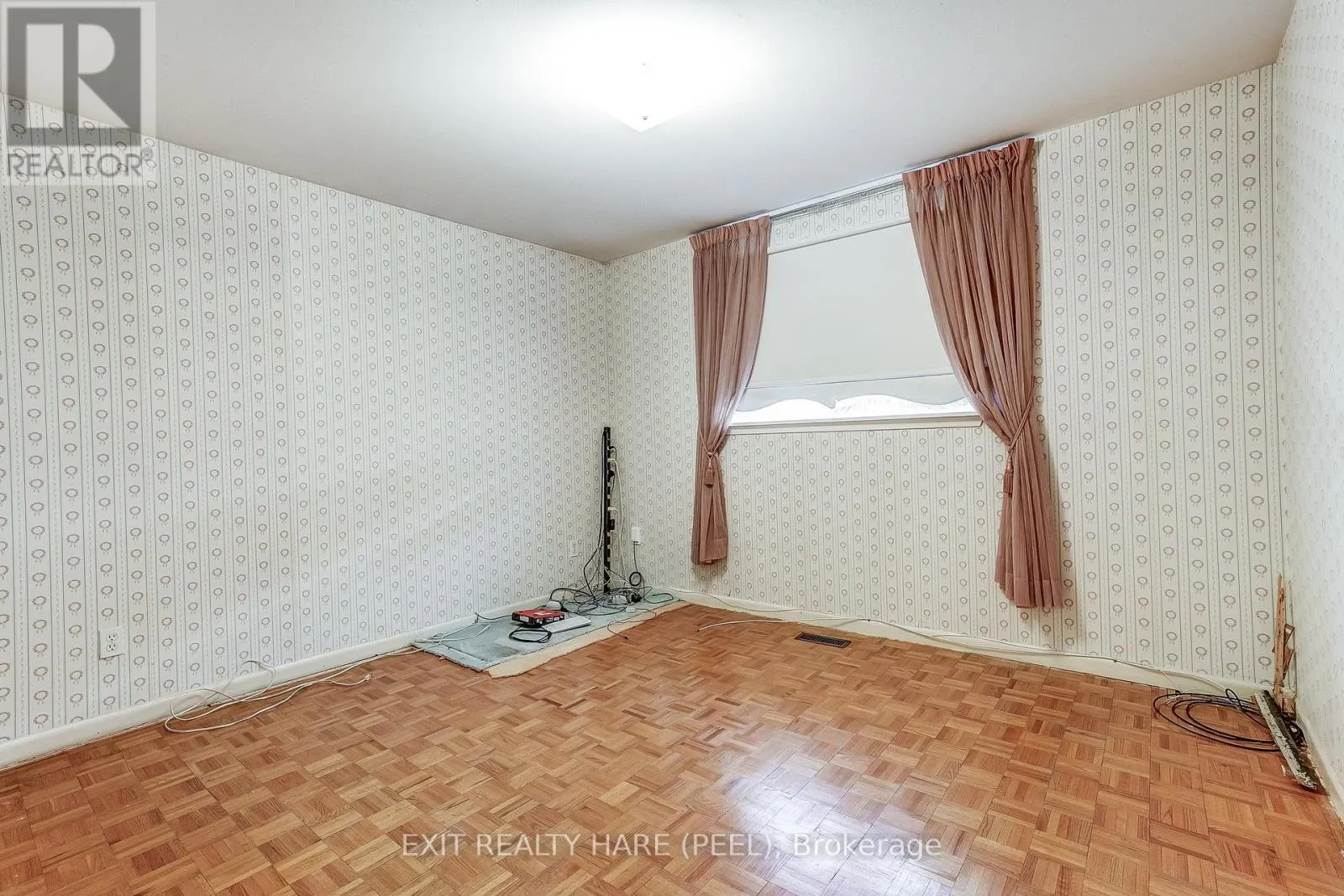 76 BIRCHVIEW CRESCENT