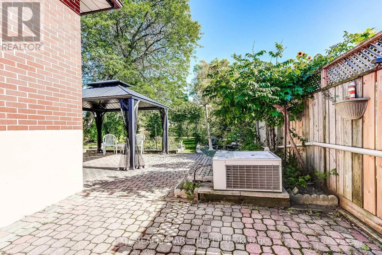 76 BIRCHVIEW CRESCENT