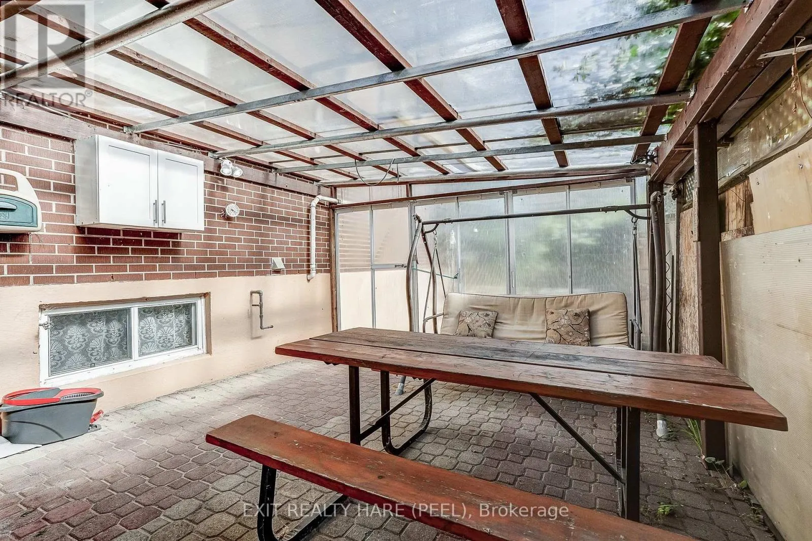 76 BIRCHVIEW CRESCENT