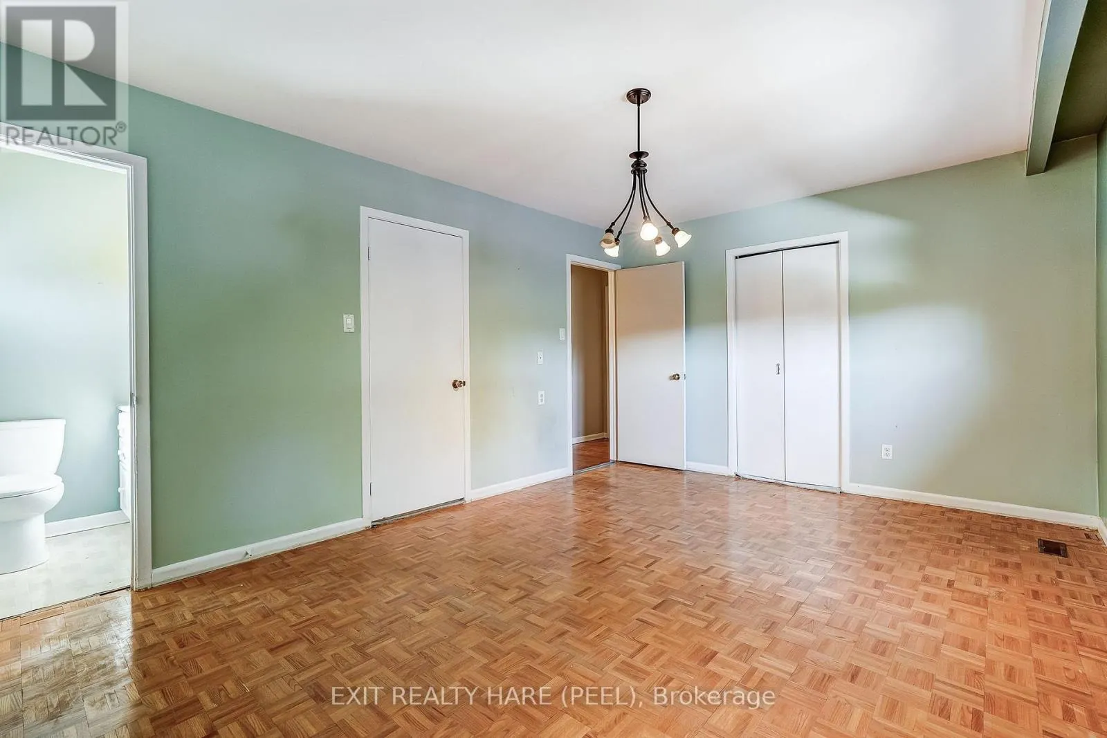 76 BIRCHVIEW CRESCENT
