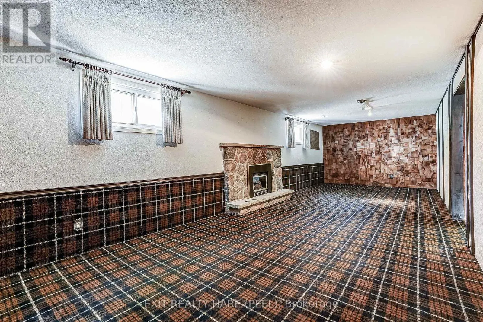76 BIRCHVIEW CRESCENT