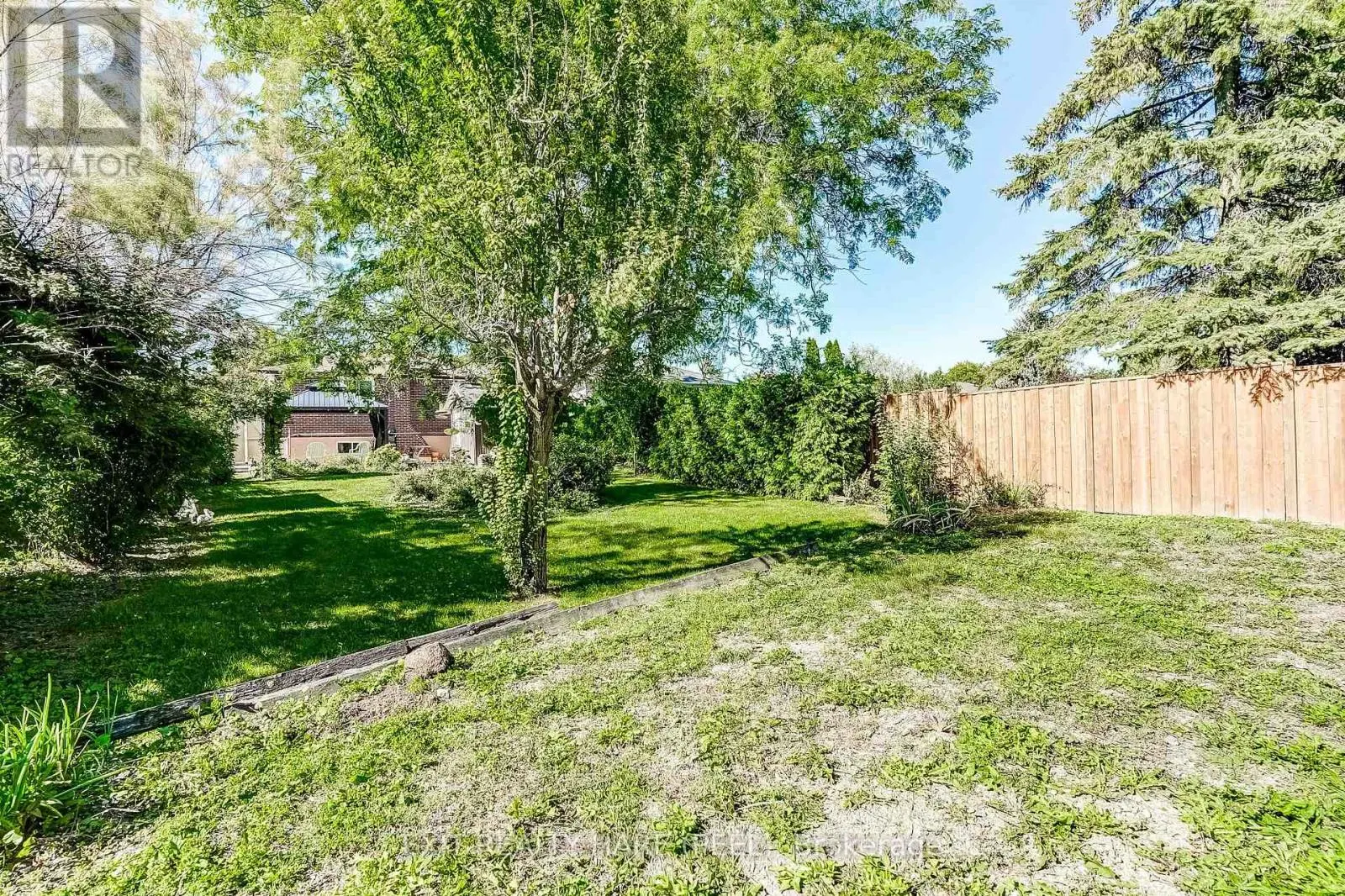 76 BIRCHVIEW CRESCENT
