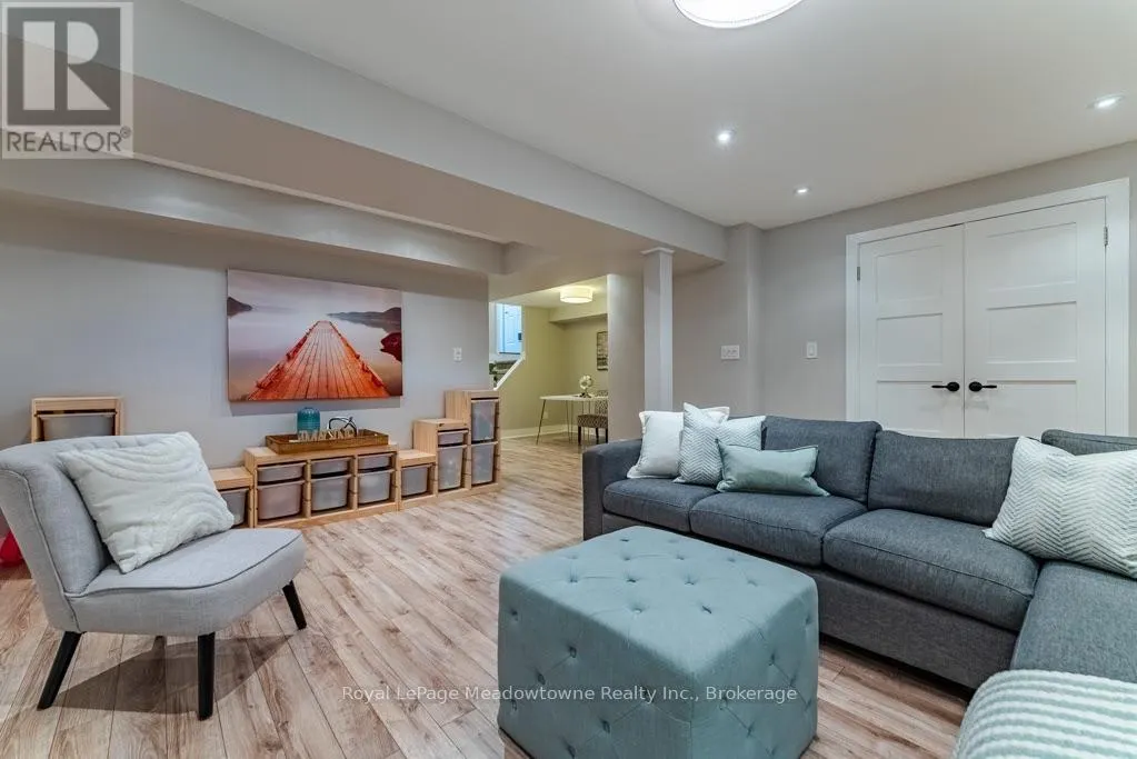 407 BAVERSTOCK CRESCENT