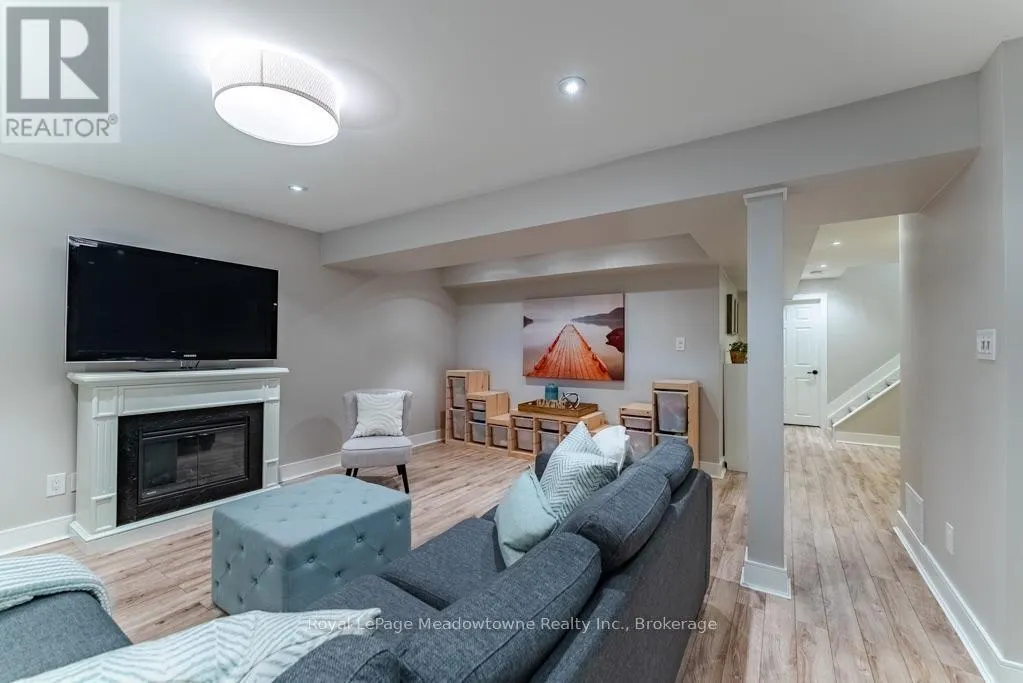 407 BAVERSTOCK CRESCENT