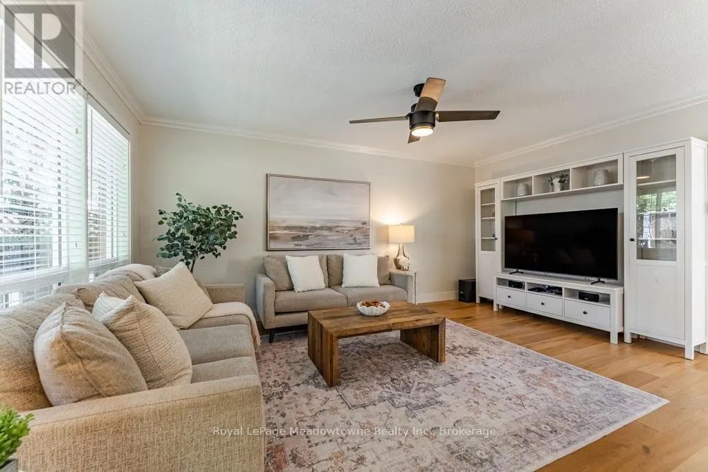 407 BAVERSTOCK CRESCENT