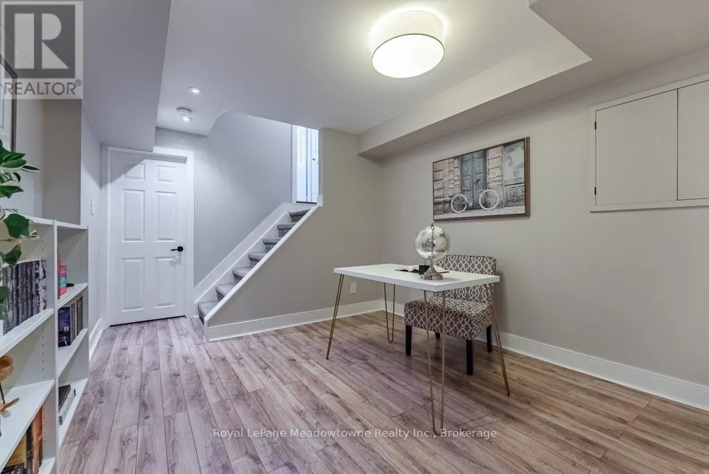 407 BAVERSTOCK CRESCENT