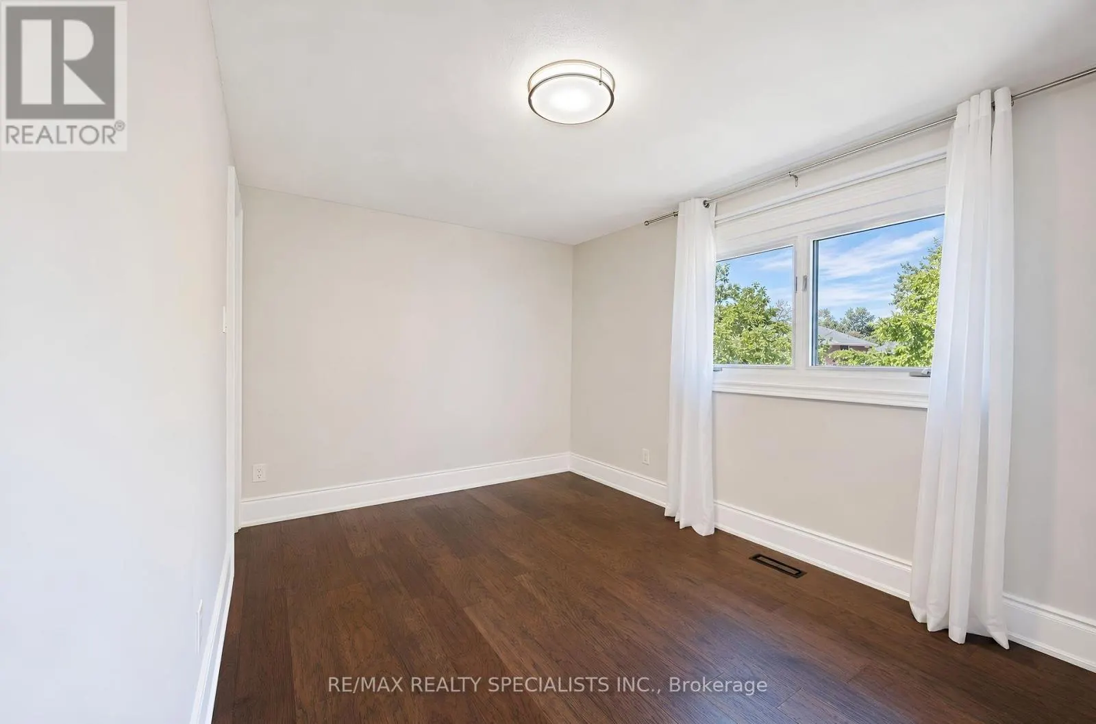 8 CULHAM STREET