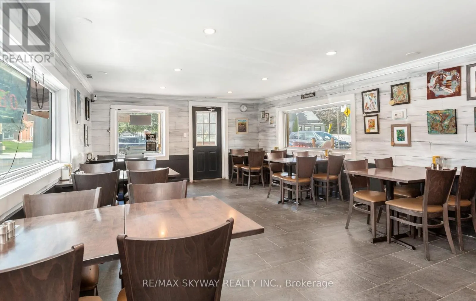 19 MAIN STREET N