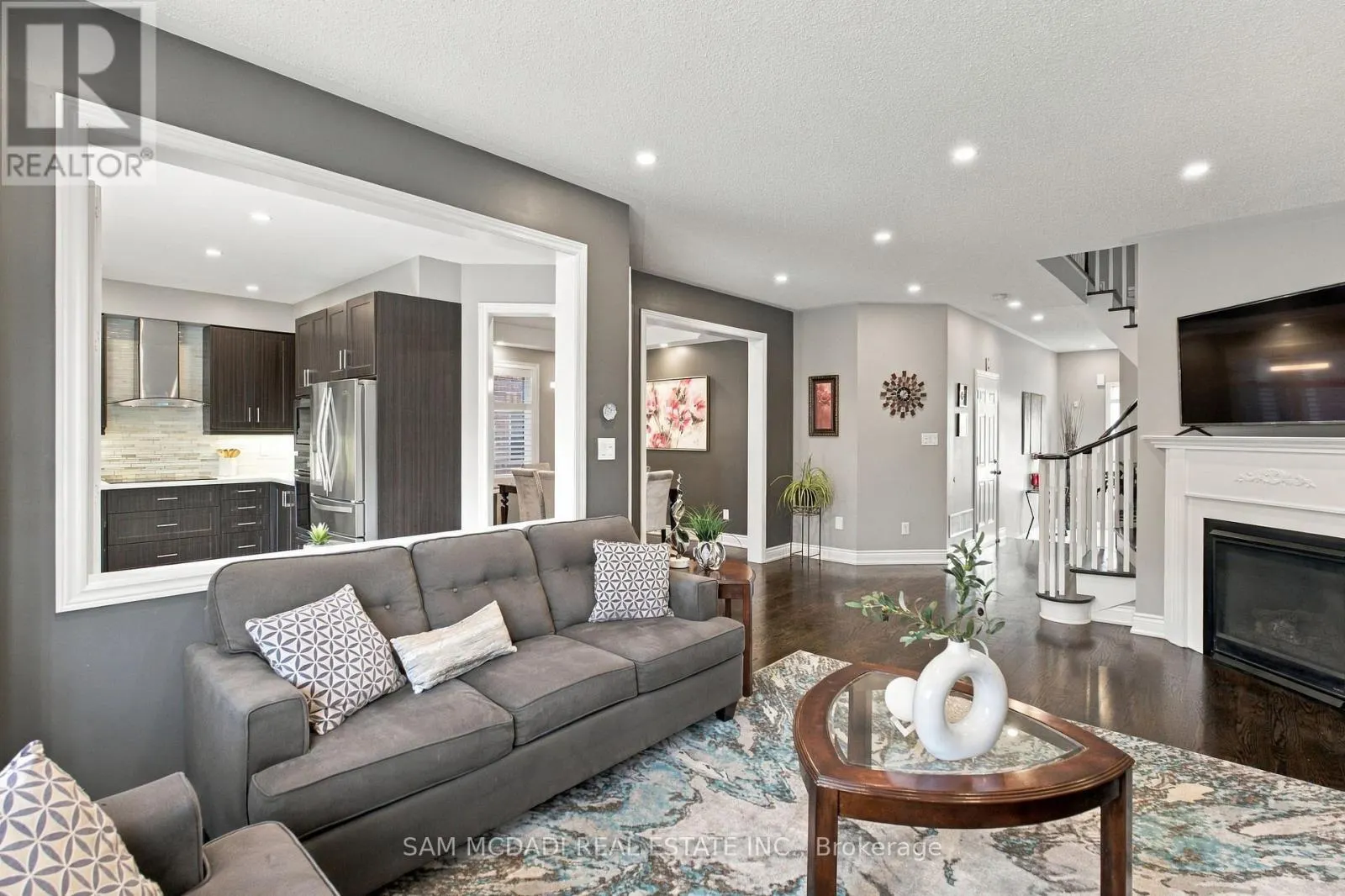 195 HOLMES CRESCENT
