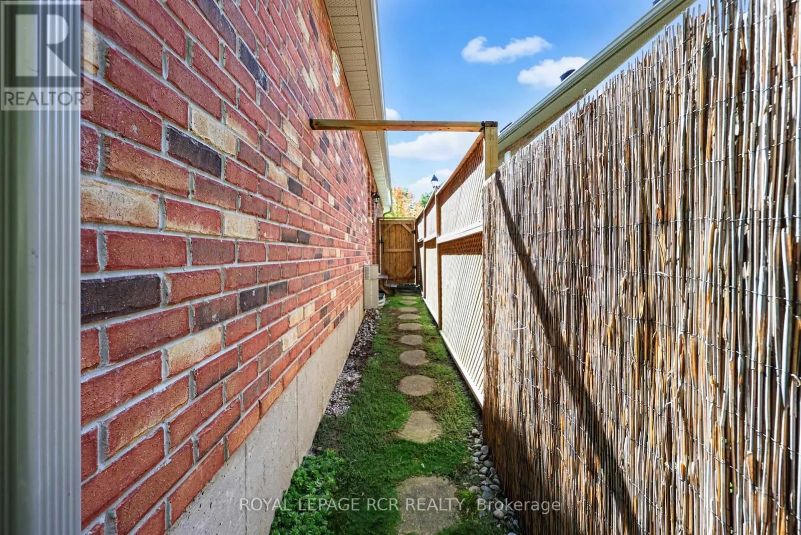 22 NAILSWORTH CRESCENT
