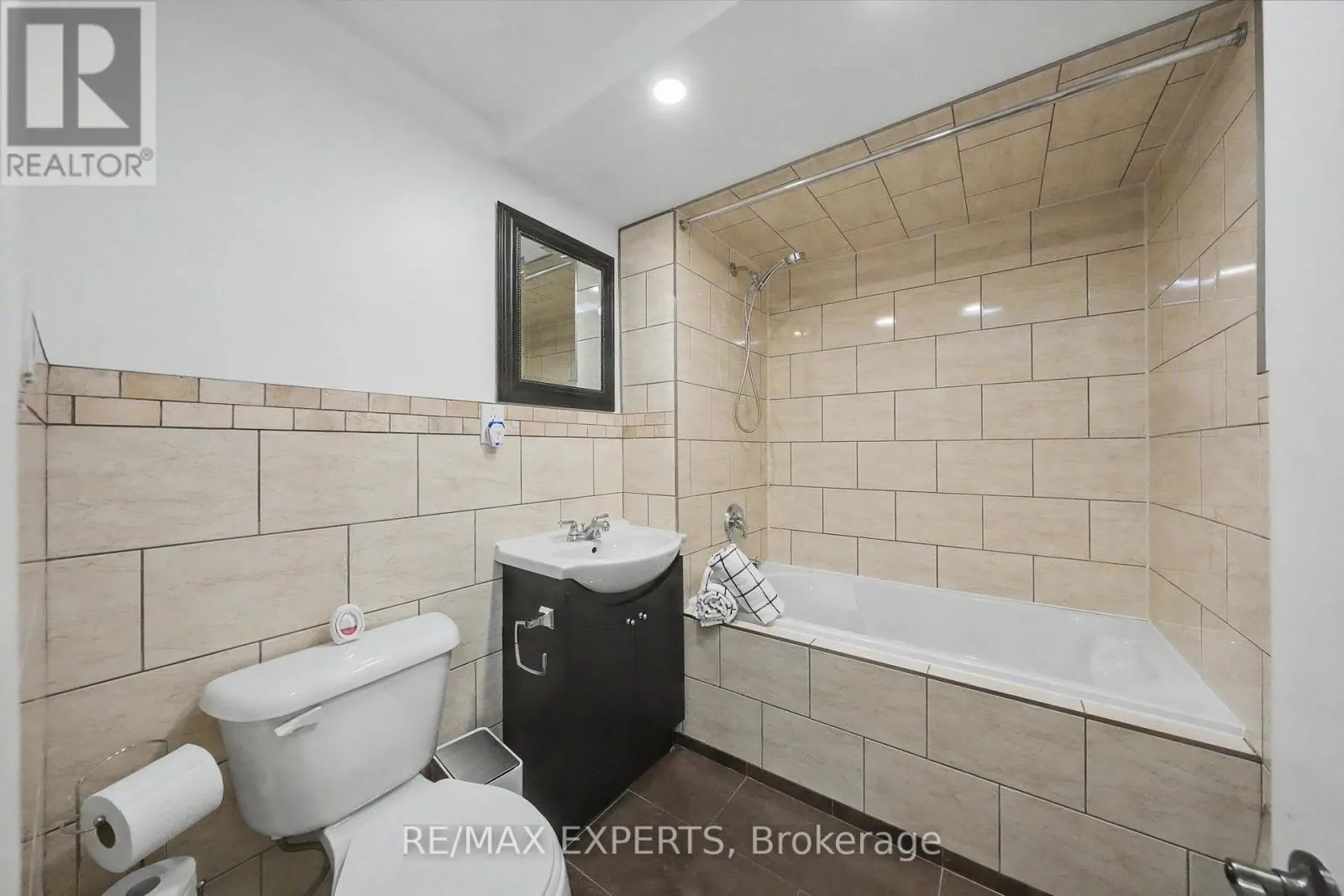 2 IRONHORSE CRESCENT