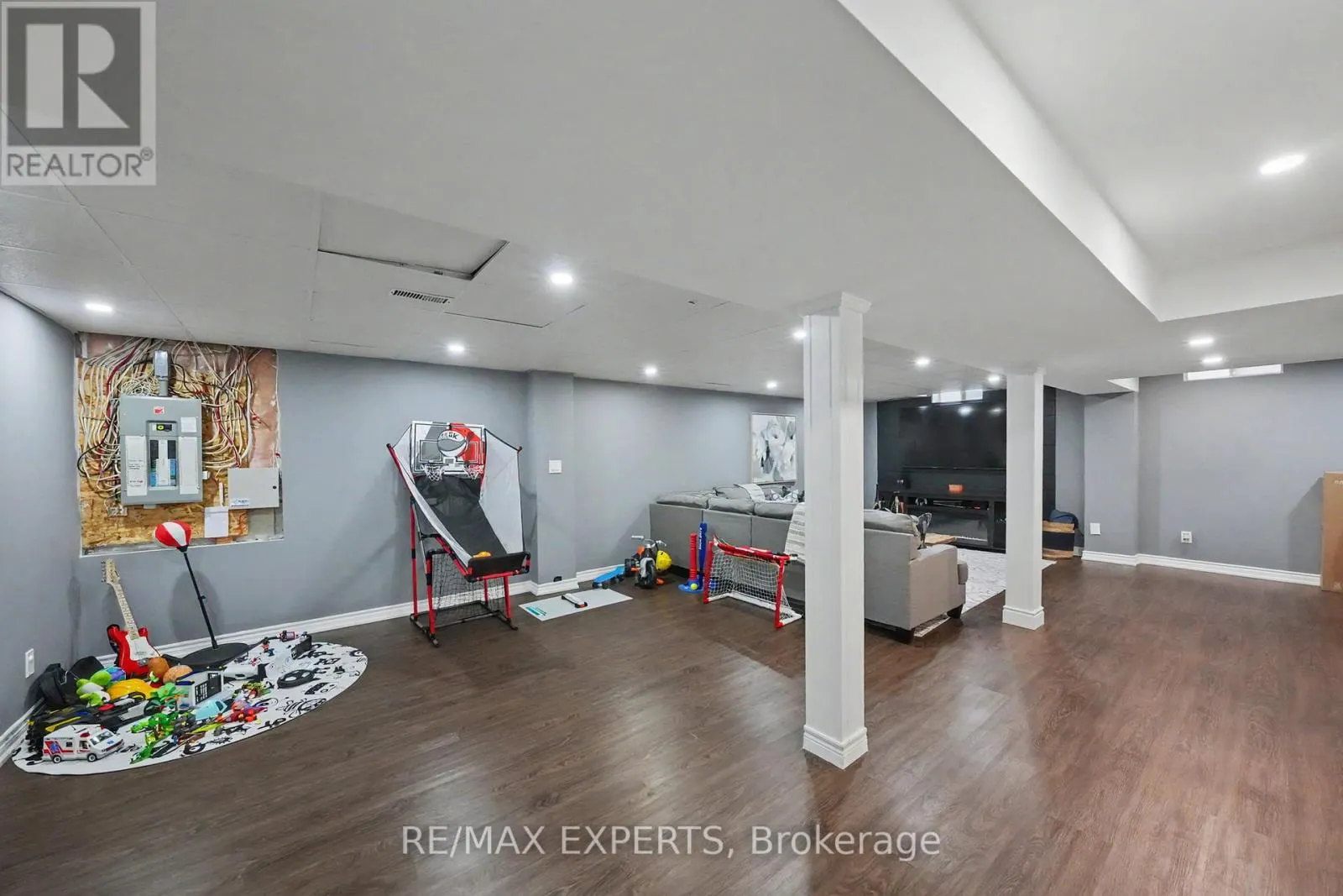 2 IRONHORSE CRESCENT