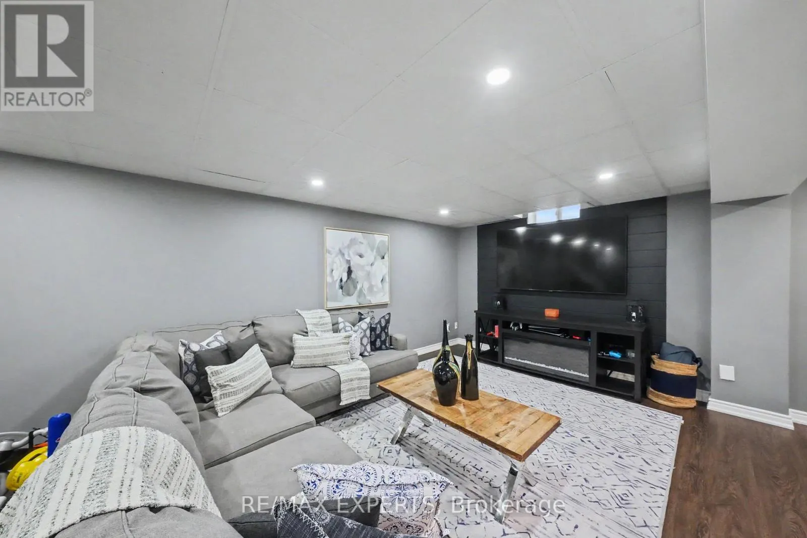 2 IRONHORSE CRESCENT