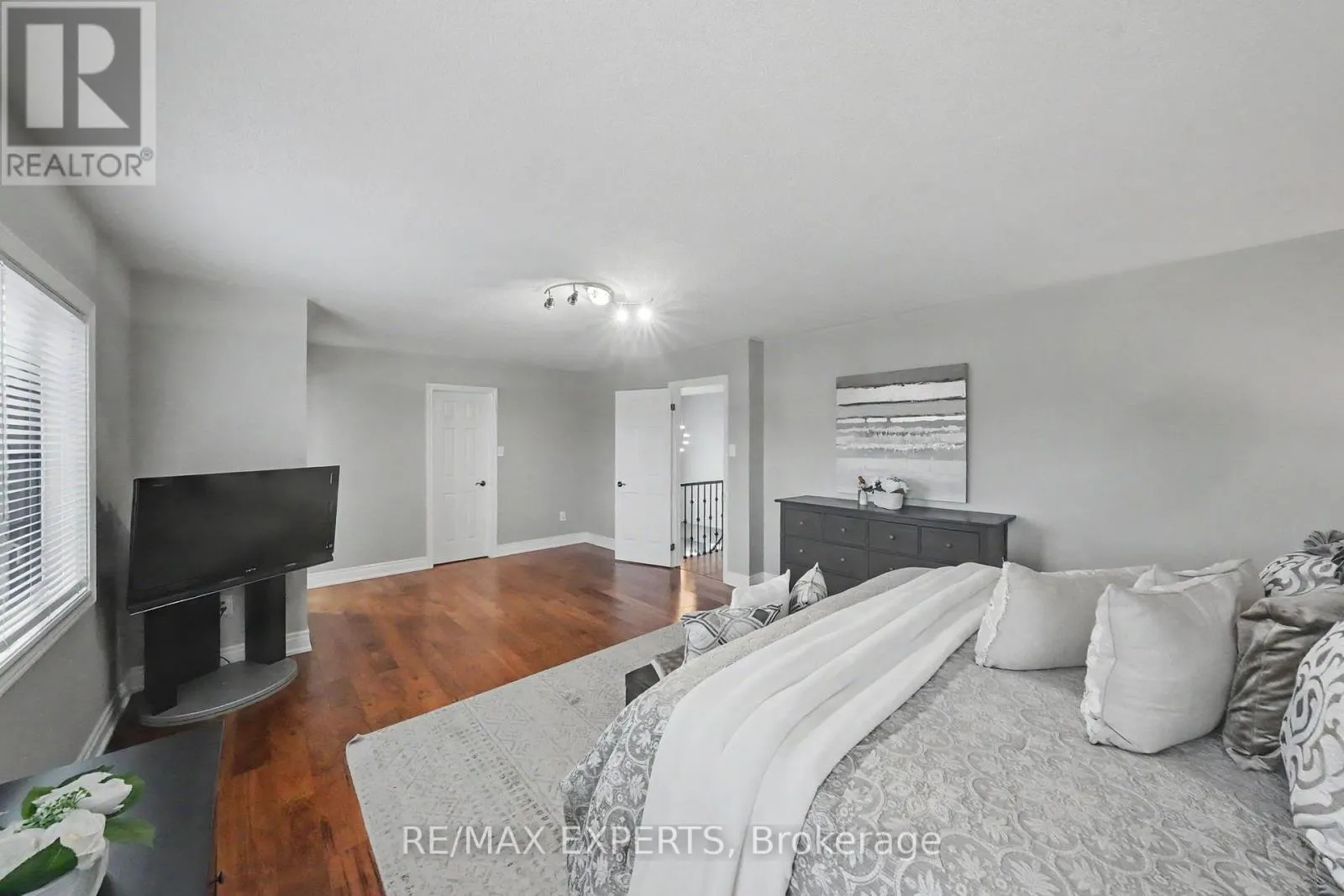 2 IRONHORSE CRESCENT