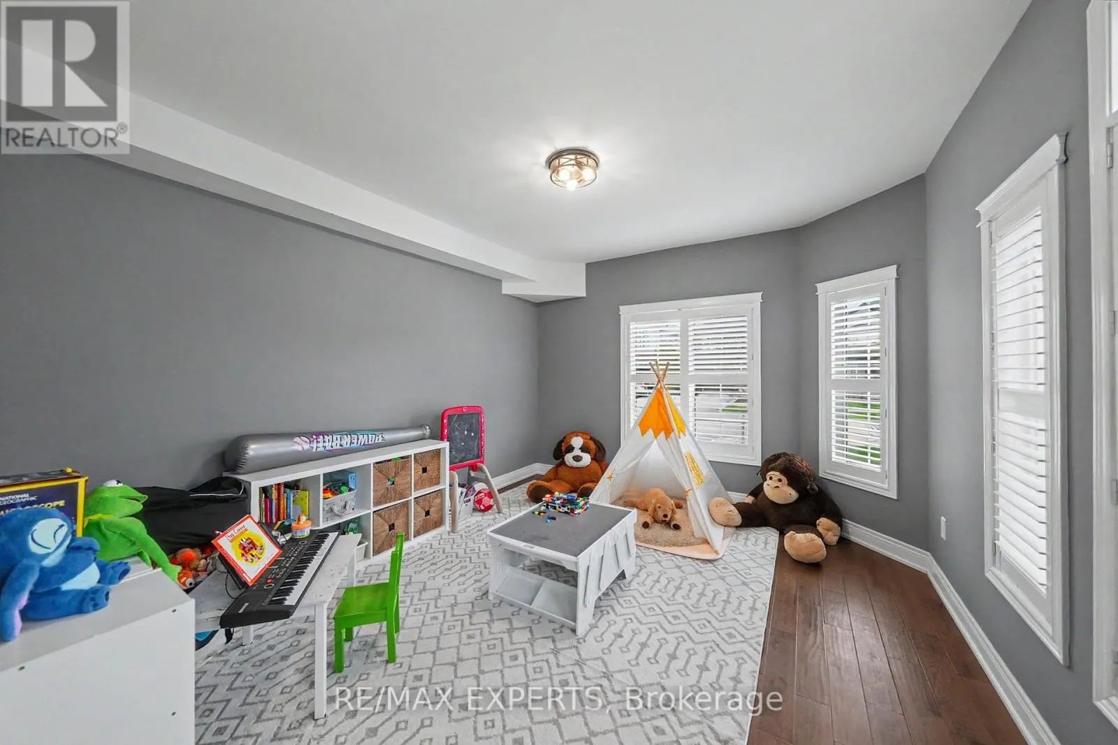 2 IRONHORSE CRESCENT