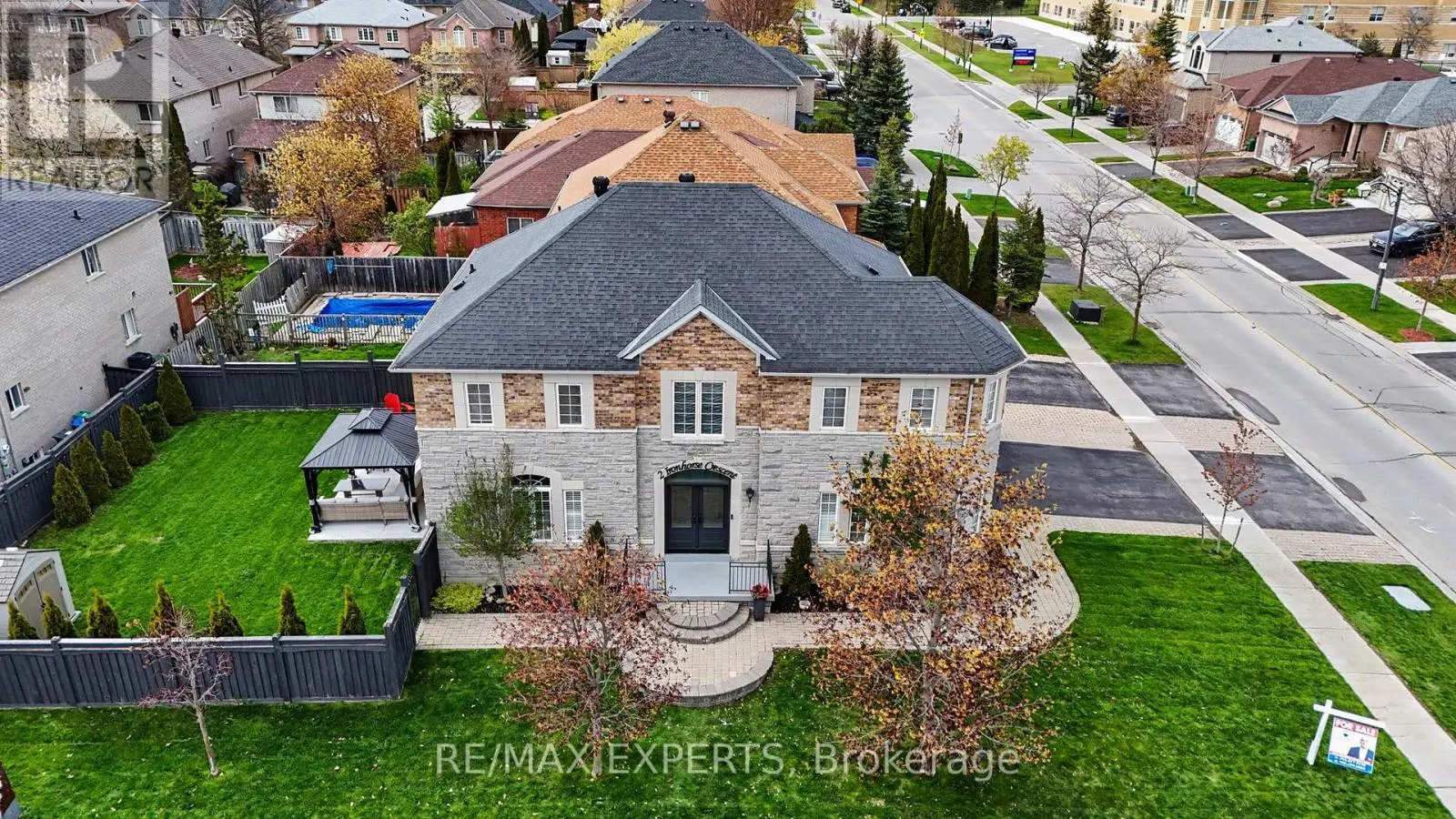 2 IRONHORSE CRESCENT