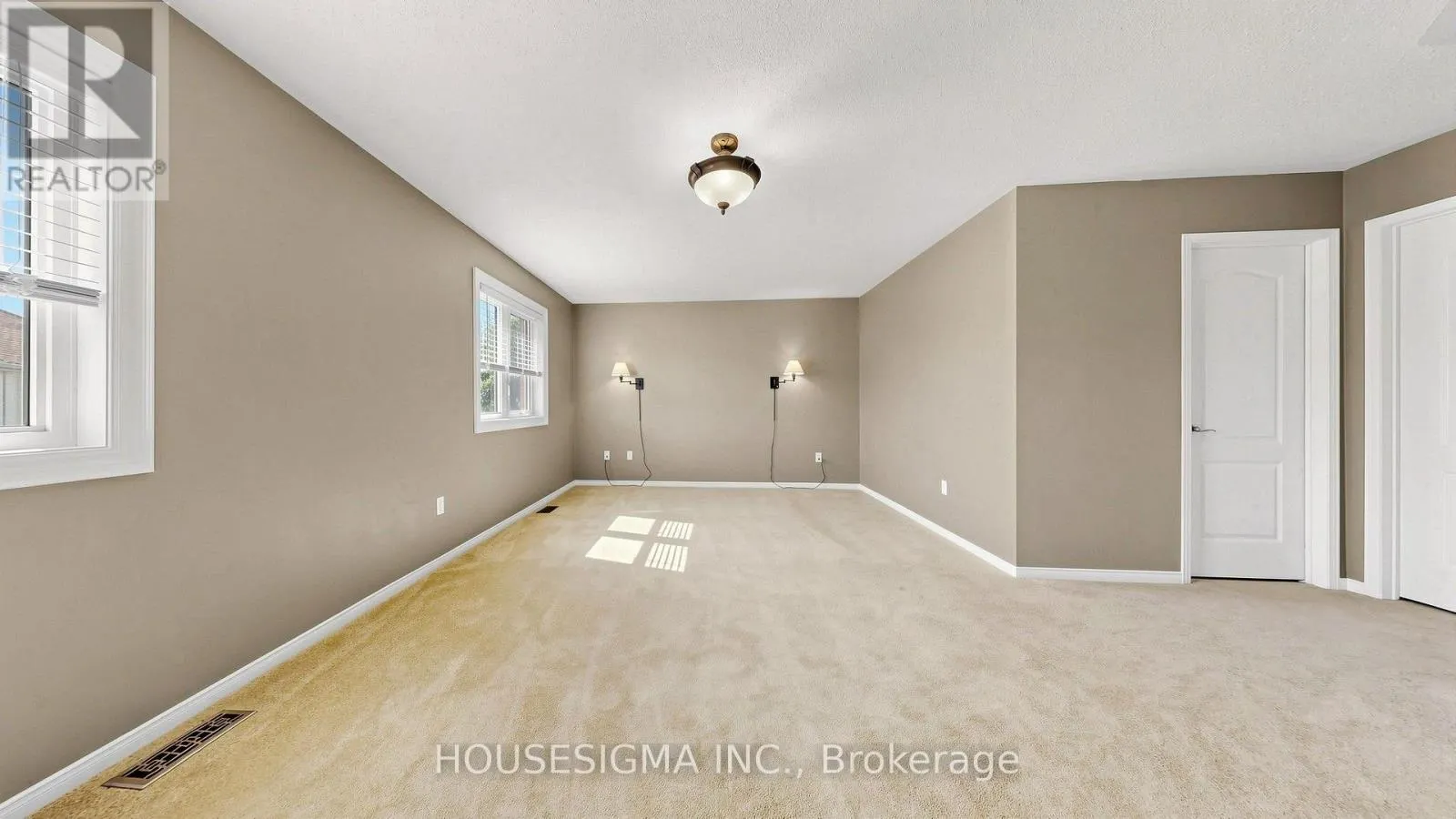 32 WILLOUGHBY WAY